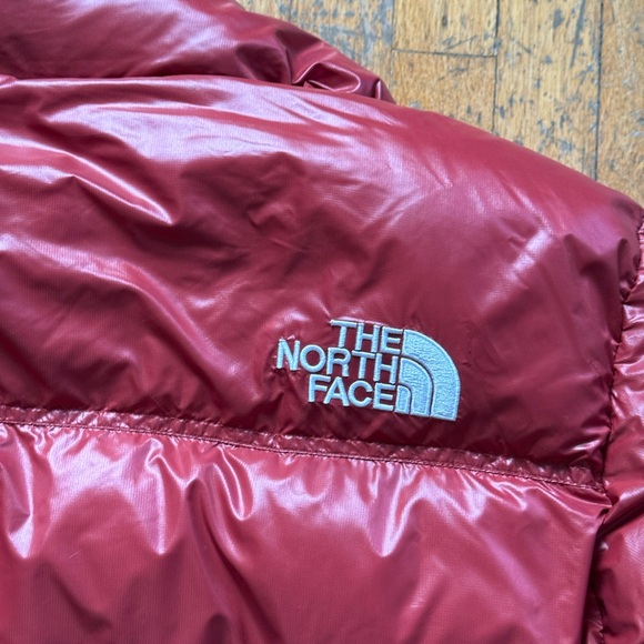 The North Face Women's Burgundy Puffer Cropped Jacket - Picture 9 of 10